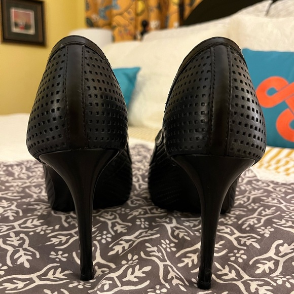 Tory Burch Black Perforated Pointed-Toe Bow Mary Jane Heels - Picture 4 of 11